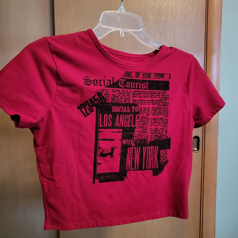 Social Tourist Red Crop T